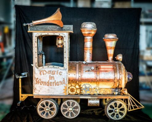Trenino elettrico steampunk