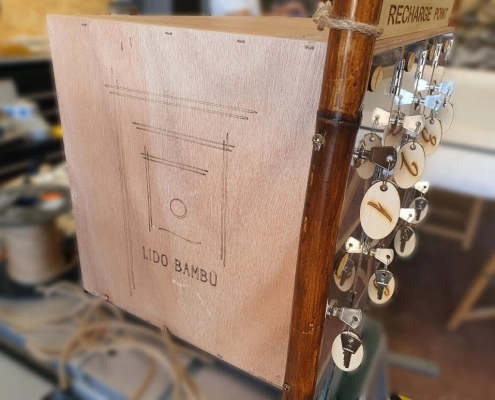 Mobiletto legno ricarica cellulare