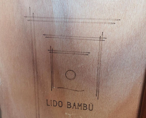 Mobiletto legno ricarica cellulare