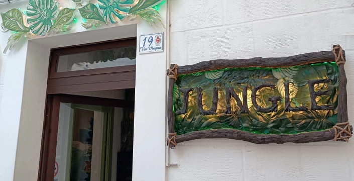 insegna jungle bar