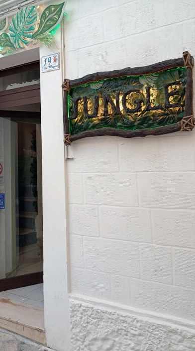 insegna jungle bar