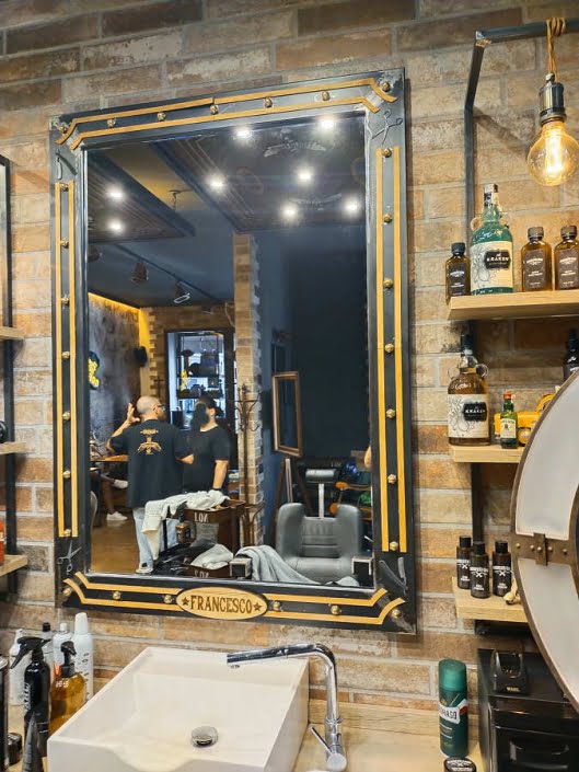 Taglio corto arredamento personalizzato ed illuminazione Taglio corto arredamento personalizzato ed illuminazione