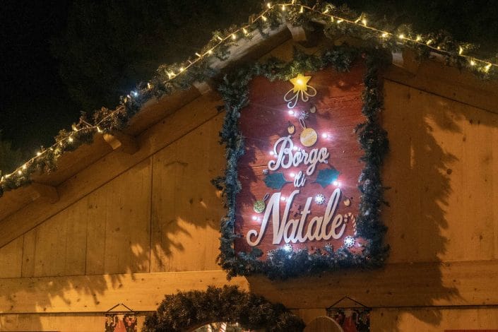Borgo di natale - conversano 2024 - casetta di babbo natale