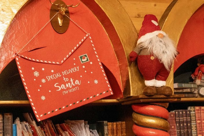 Borgo di natale - conversano 2024 - casetta di babbo natale