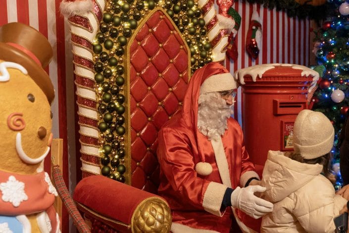 Borgo di natale - conversano 2024 - casetta di babbo natale