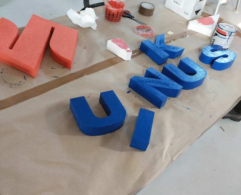 insegna in polistirolo suzuki